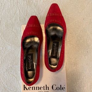 Red suede court shoes Kenneth Cole